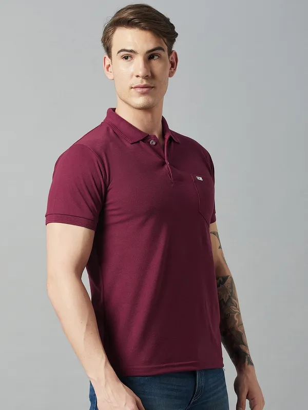 Maroon_Cotton_Blend_Solid_T-Shirt_For_Men