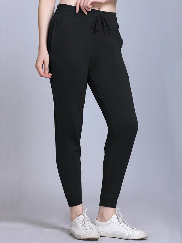 Black_Cotton_Blend_Solid_Track_Pant_For_Women
