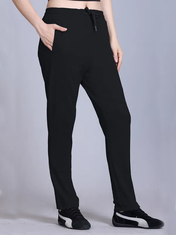Black_Cotton_Blend_Solid_Track_Pant_For_Women
