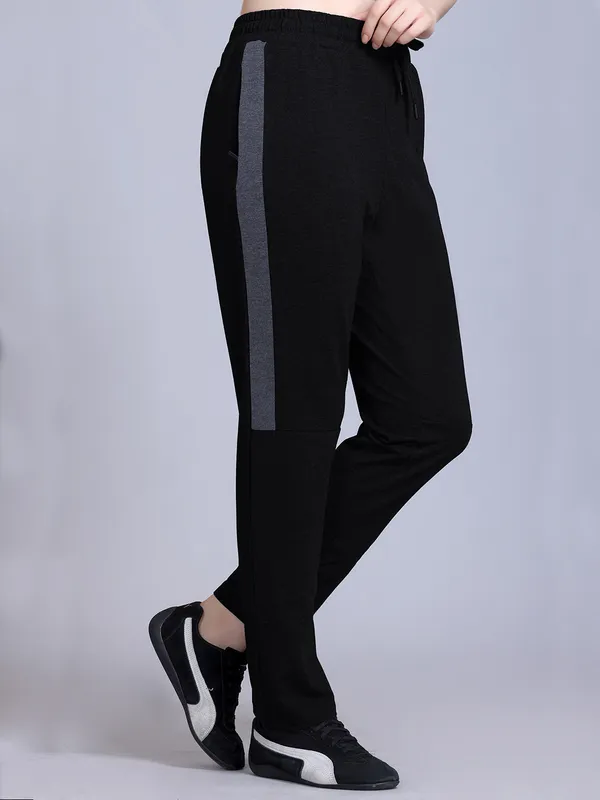 Black_Cotton_Blend_Solid_Track_Pant_For_Women
