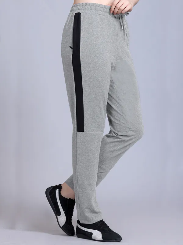 Light_Grey_Cotton_Blend_Solid_Track_Pant_For_Women