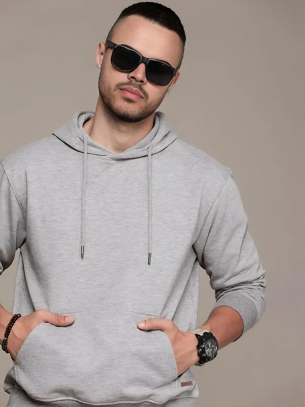 Grey_Fleece_Solid_Full_Sleeve_Hooded_Neck_Sweatshirt_For_Men
