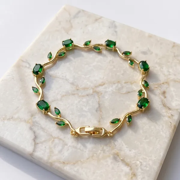 Tulip_Vine_in_Emerald_18K_Gold_Plated_Links_Bracelet