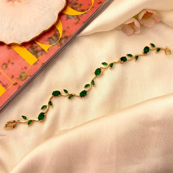 Tulip_Vine_in_Emerald_18K_Gold_Plated_Links_Bracelet