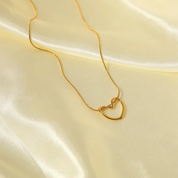 Eternal_Heart_Loop_Necklace
