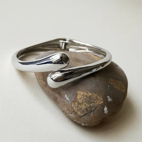 Silver_Molten_Flow_Bangle_For_Women