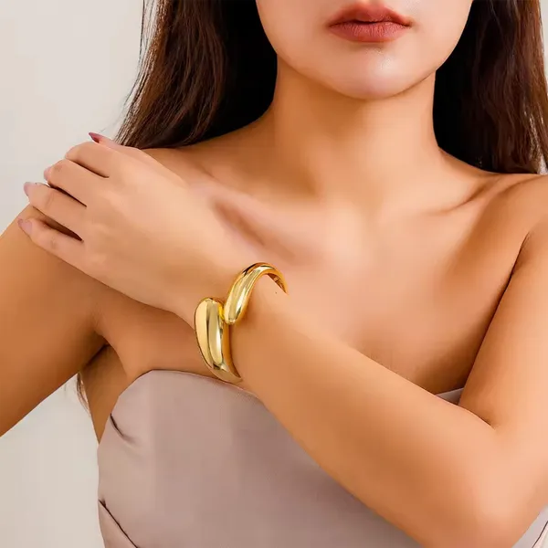 18K_Gold_Plated_Molten_Flow_Bangle_For_Women