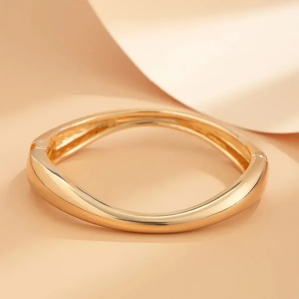 18K_Gold_Plated_Subtle_Wave_Bangle