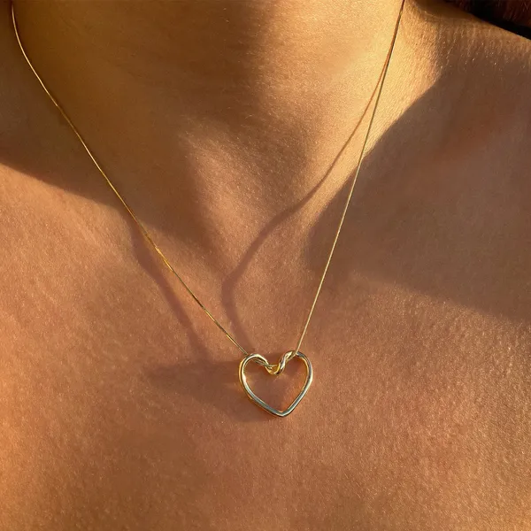 Eternal_Heart_Loop_Necklace