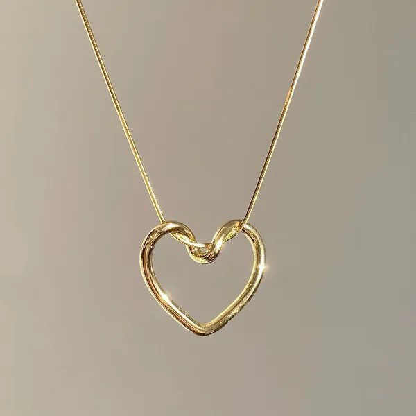 Eternal_Heart_Loop_Necklace