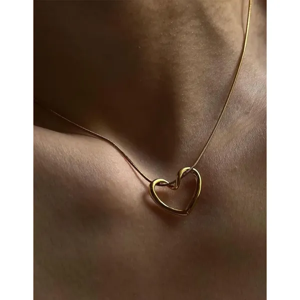 Eternal_Heart_Loop_Necklace