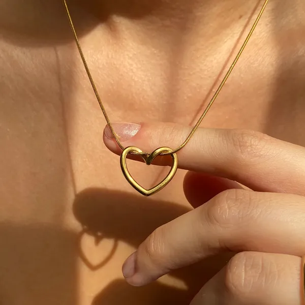 Eternal_Heart_Loop_Necklace