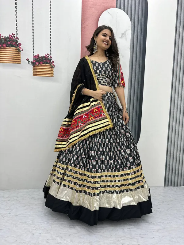 Black_Digital_Patola_Print_Traditional_Lehenga_Choli_For_Women