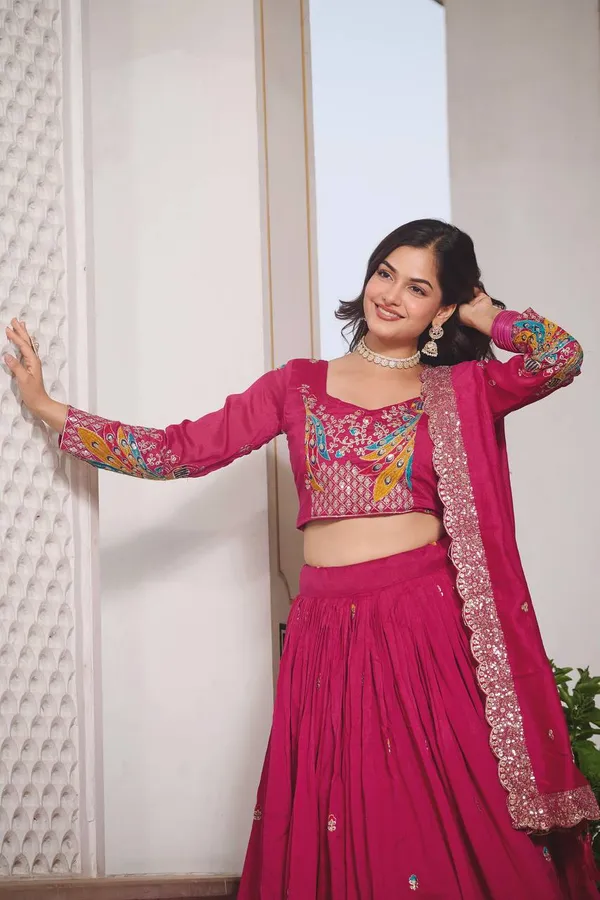 Red_Digital_Patola_Print_Traditional_Lehenga_Choli_For_Women