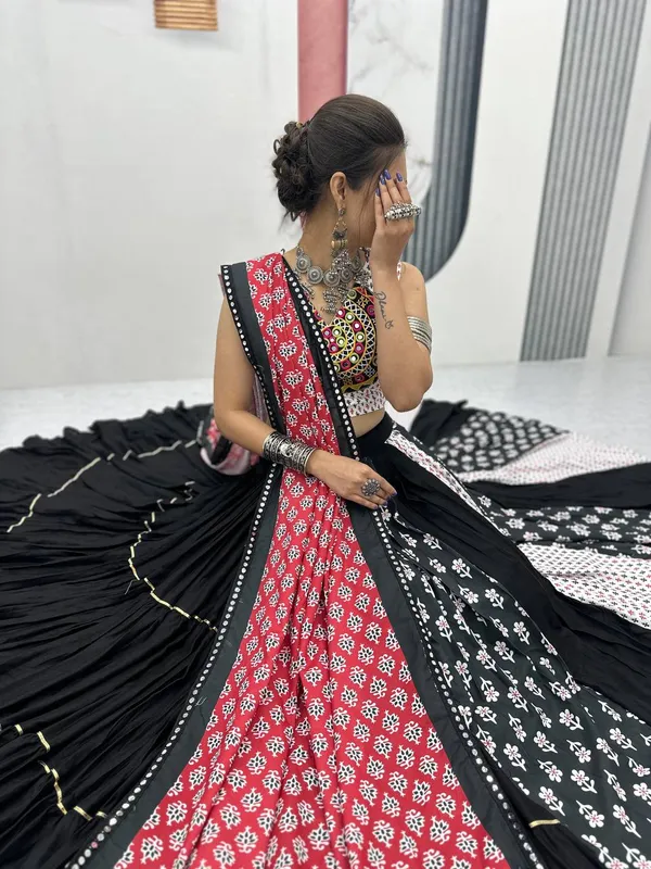 Black_Digital_Patola_Print_Traditional_Lehenga_Choli_For_Women