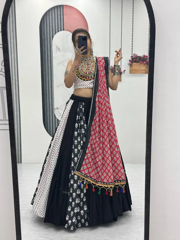 Black_Digital_Patola_Print_Traditional_Lehenga_Choli_For_Women