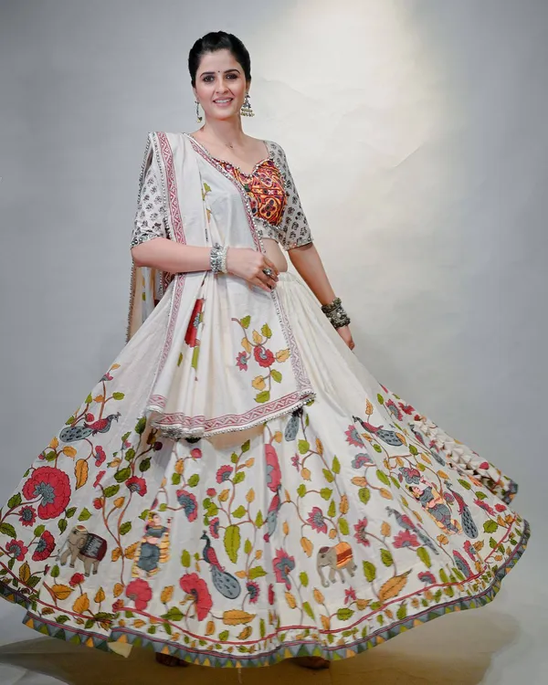 White_Digital_Patola_Print_Traditional_Lehenga_Choli_For_Women