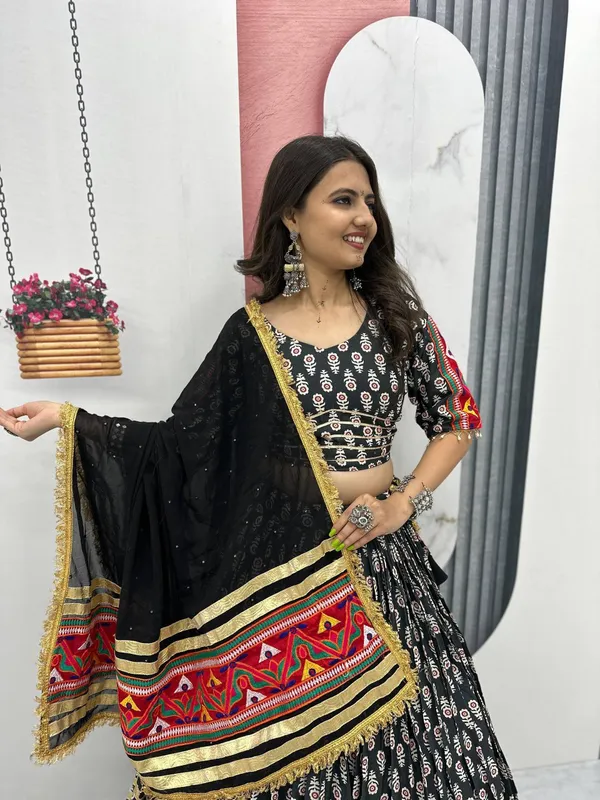 Black_Digital_Patola_Print_Traditional_Lehenga_Choli_For_Women