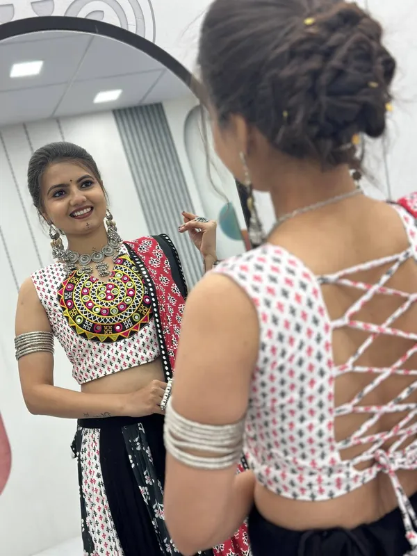 Black_Digital_Patola_Print_Traditional_Lehenga_Choli_For_Women