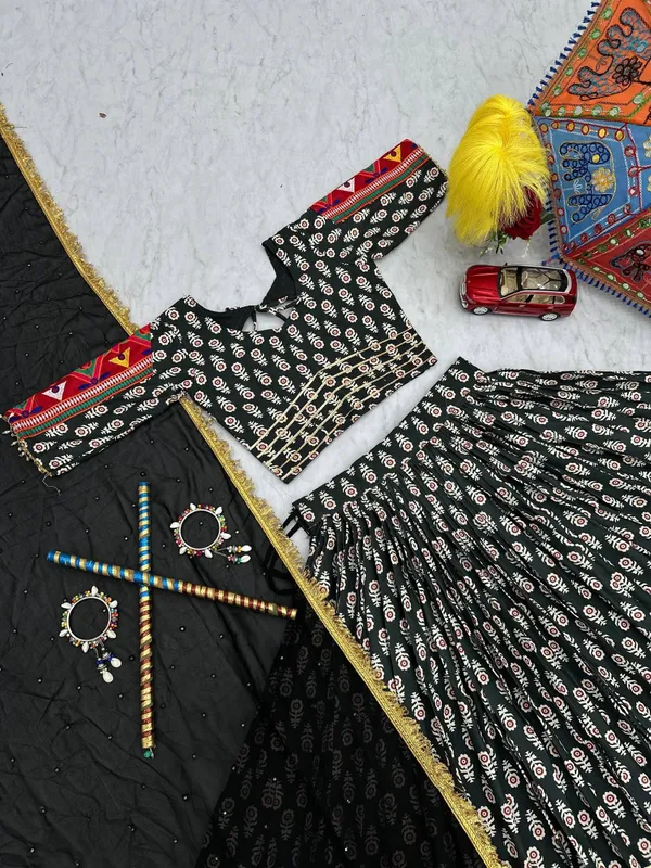Black_Digital_Patola_Print_Traditional_Lehenga_Choli_For_Women