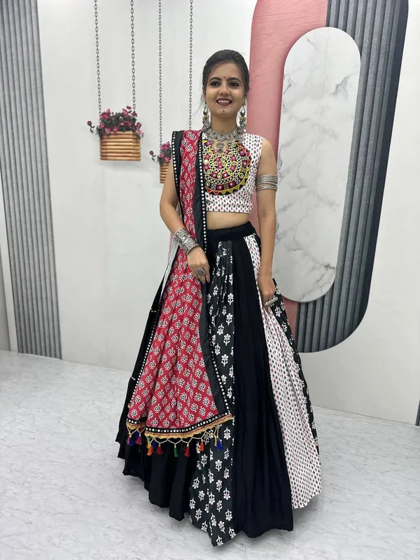 Black_Digital_Patola_Print_Traditional_Lehenga_Choli_For_Women