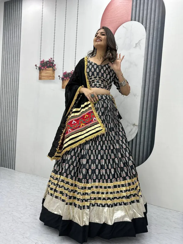 Black_Digital_Patola_Print_Traditional_Lehenga_Choli_For_Women