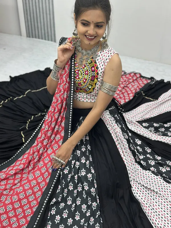 Black_Digital_Patola_Print_Traditional_Lehenga_Choli_For_Women