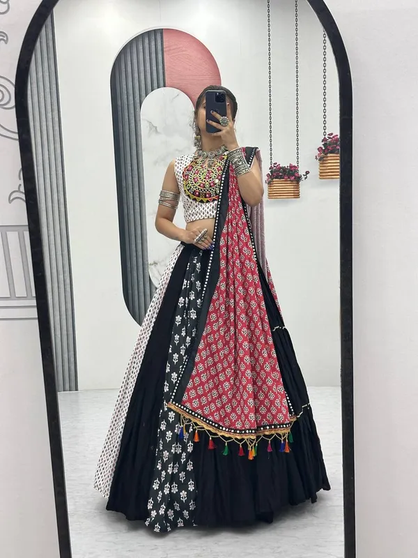 Black_Digital_Patola_Print_Traditional_Lehenga_Choli_For_Women