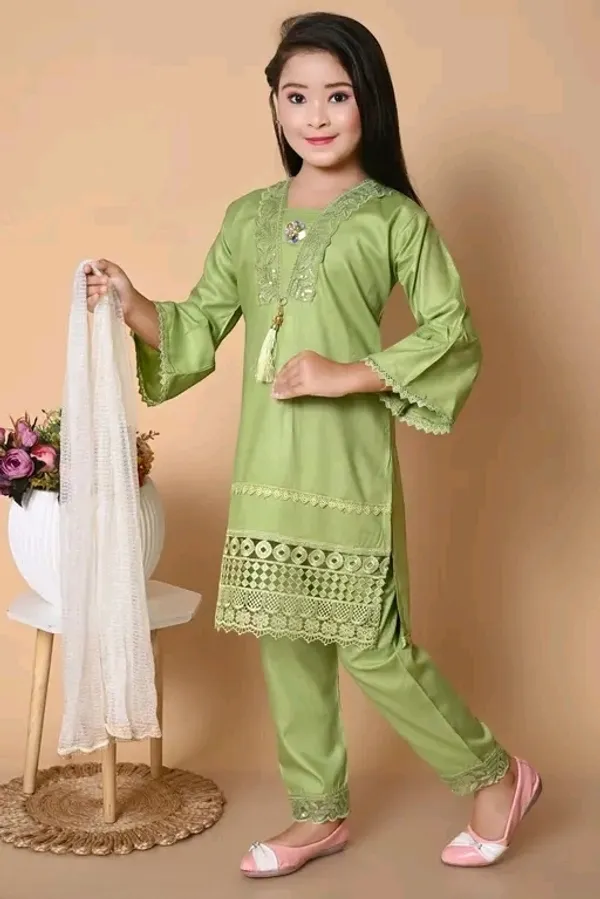 Pesta_green_pakistani_churidar