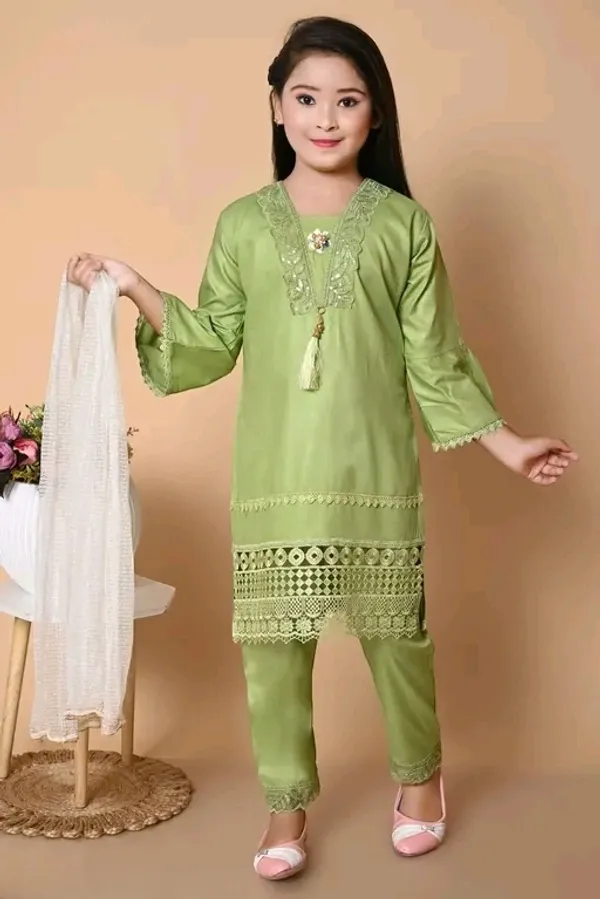 Pesta_green_pakistani_churidar