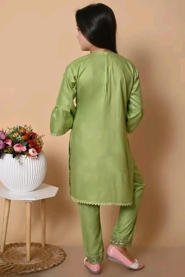 Pesta_green_pakistani_churidar