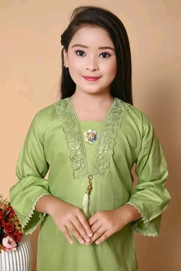 Pesta_green_pakistani_churidar
