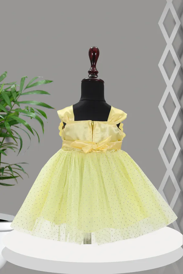 Yellow_Stylish_Sleeveless_Net_Frock_For_Girls