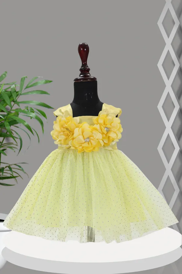 Yellow_Stylish_Sleeveless_Net_Frock_For_Girls