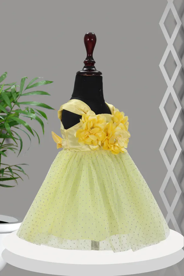 Yellow_Stylish_Sleeveless_Net_Frock_For_Girls