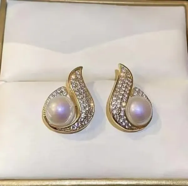 Gold&White_Alloy_Crystal_Stud_Earring_For_Women
