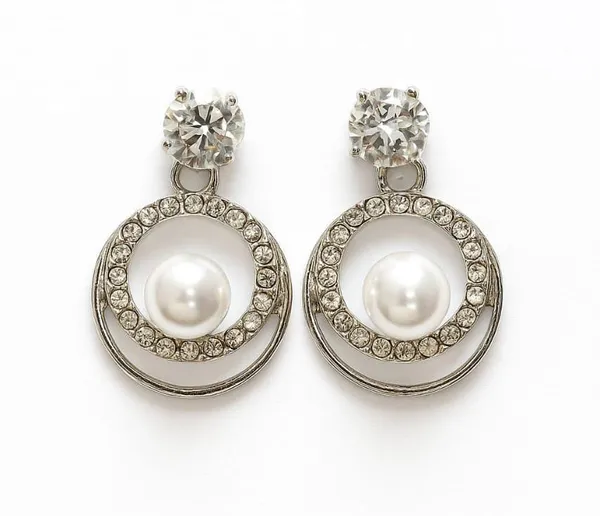 Elegant_Pearl_&_Crystal_Drop_Earrings