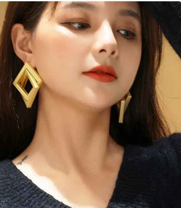 Gold_Alloy_Resin_Drops_&_Danglers_For_Women