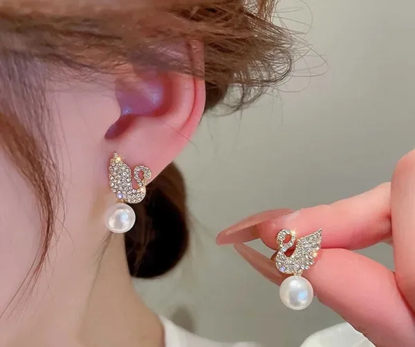 Gold&White_Alloy_Drops_&_Danglers_For_Women