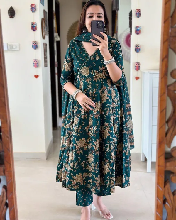 GREEN_NEW_DESGIN_PRINTED_KURTI__WITH_PRINTED_PANT_AND_PRINTED_DUPPTA_SAT_