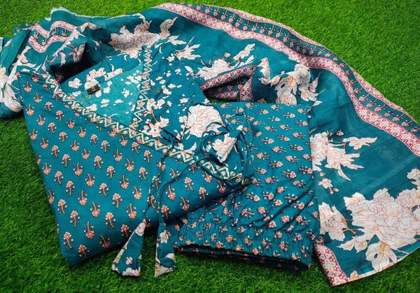 GREEN_NEW_DESGIN_PRINTED_KURTI__WITH_PRINTED_PANT_AND_PRINTED_DUPPTA_SAT_
