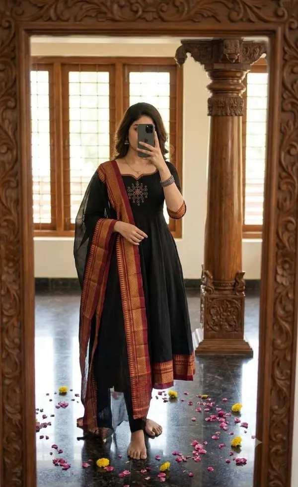 Introducing_New_Super_Trendy_Traditional_Outfit_For_upcoming_festivals