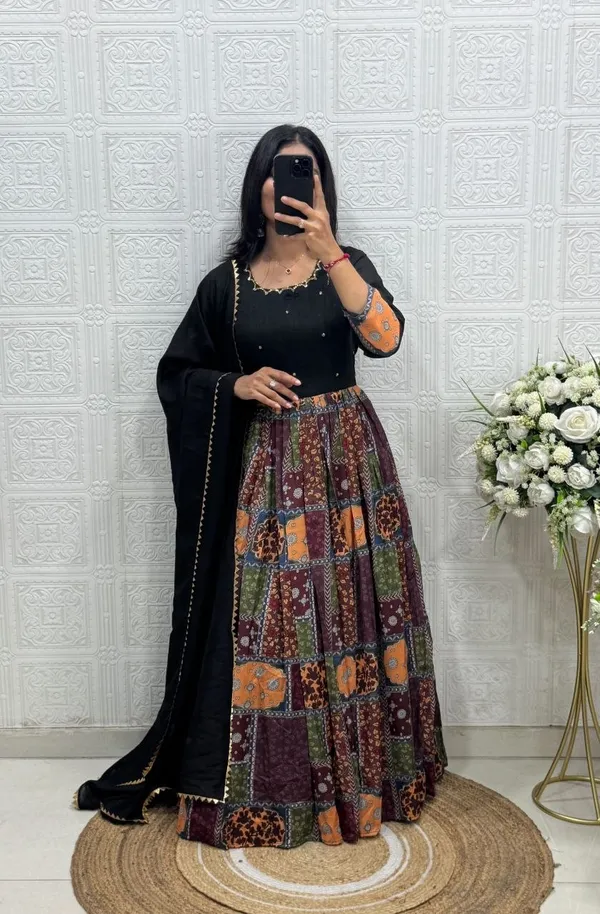 Introducing_New_Super_Trendy_Traditional_Outfit_with_real_Modeling