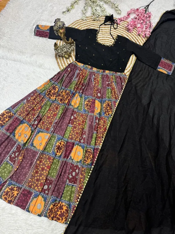 Introducing_New_Super_Trendy_Traditional_Outfit_with_real_Modeling