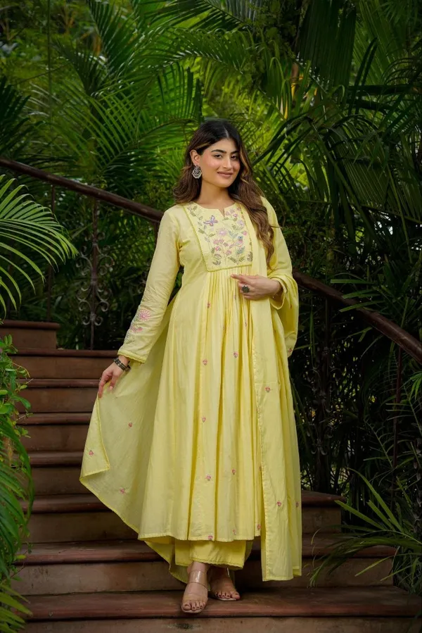 NEW_DESIGNER_WEDDING_WEAR_HEAVY_EMBROIDERY_WORK_KURTI_WITH_BOTTOM_WITH_DUPATTA_SET