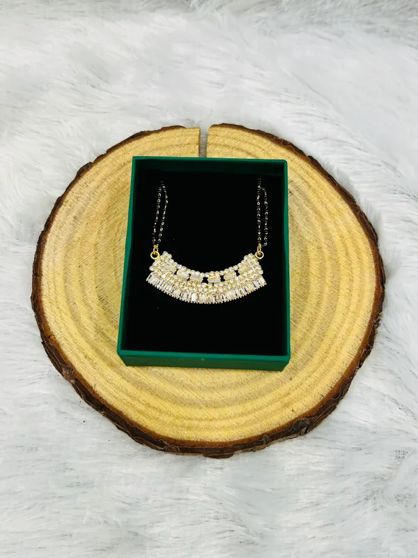 The_Aabha_Daily_Wear_Mangalsutra_(Smiling_Moon)