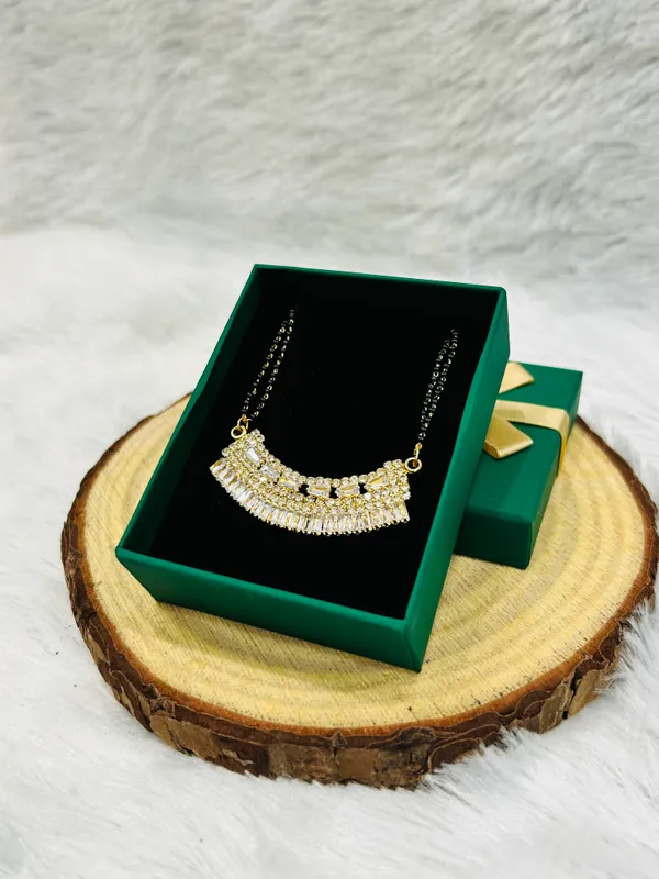 The_Aabha_Daily_Wear_Mangalsutra_(Smiling_Moon)