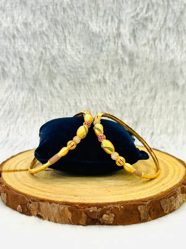 The_Royale_Textured_Kada_-_Micro-Polished,_Handcrafted_Statement_With_Dazzling_CZ_Diamonds