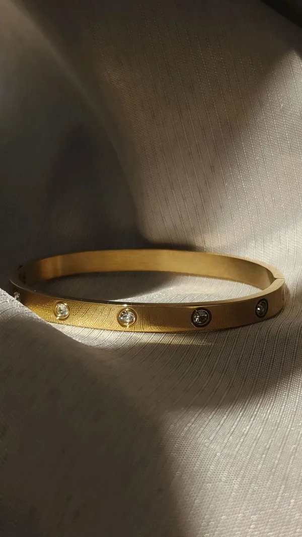 Golden_Stainless_Steel_Premium_&_Elegant_Stainless_Steel_Stubbed_Kada_For_Women