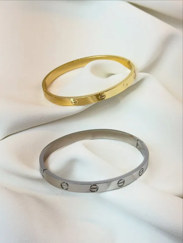 The_Eternal_Promise_Oval_Bangle-Anti_Tarnish_Daily_Wear_Stakable_Kadas